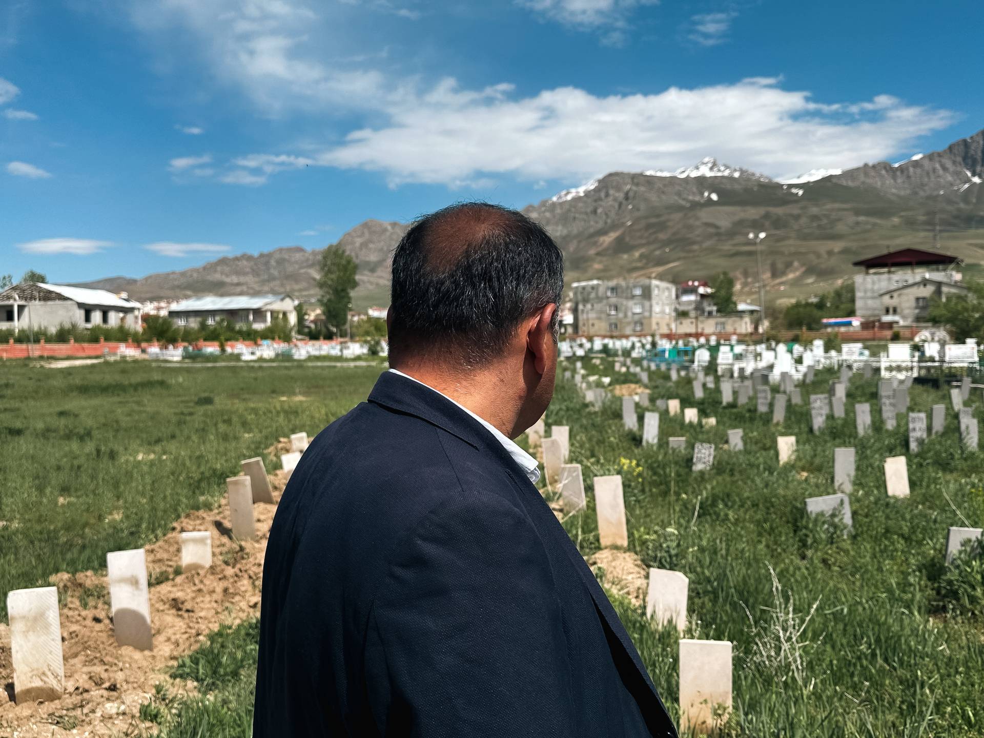Surveying the dead. Van, 2024. Photograph: Doğukan Tatar.