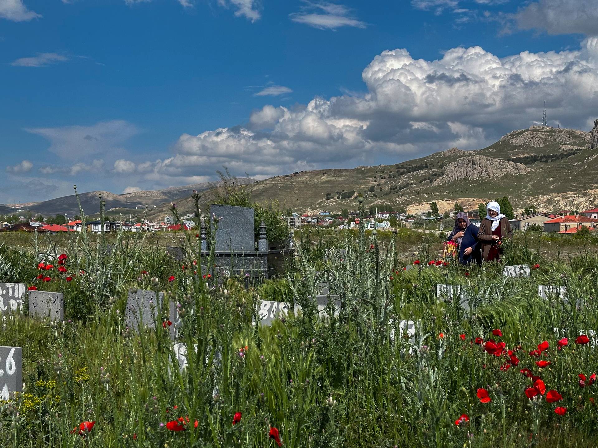 Locals tending to unclaimed graves. Van, 2024. Photograph: Doğukan Tatar.