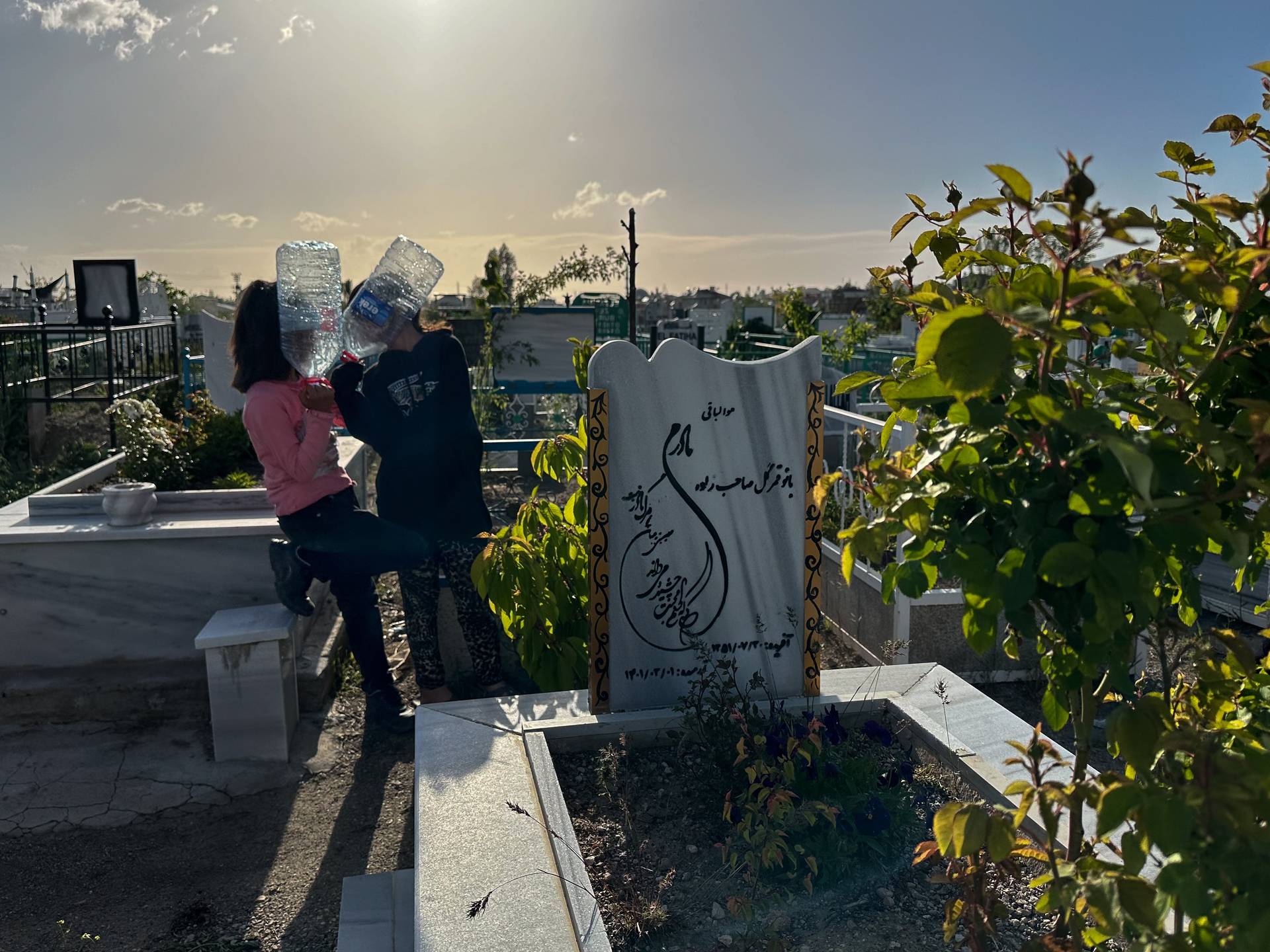 Cemetery play. Van, 2024. Photograph: Doğukan Tatar.